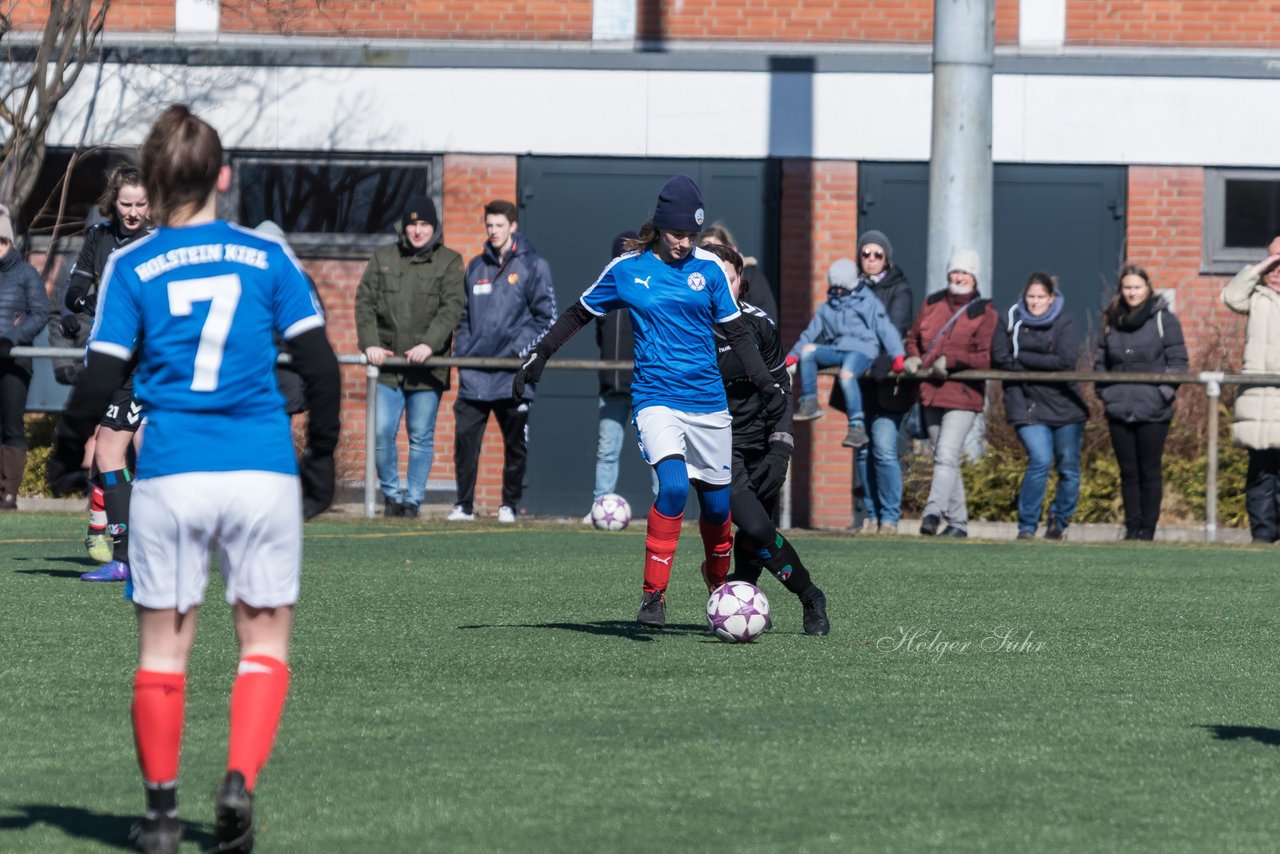 Bild 200 - B-Juniorinnen Halbfinale SVHU - Holstein Kiel : Ergebnis: 3:0